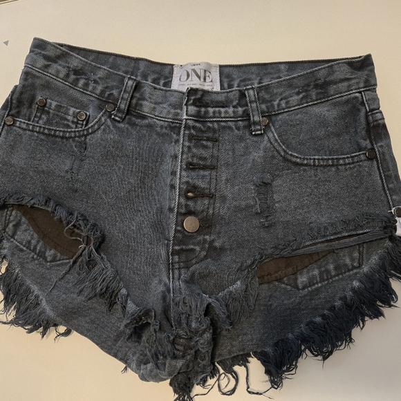 82. One Teaspoon Black Denim Shorts – Size 24 | Button Fly - Picture 1 of 6